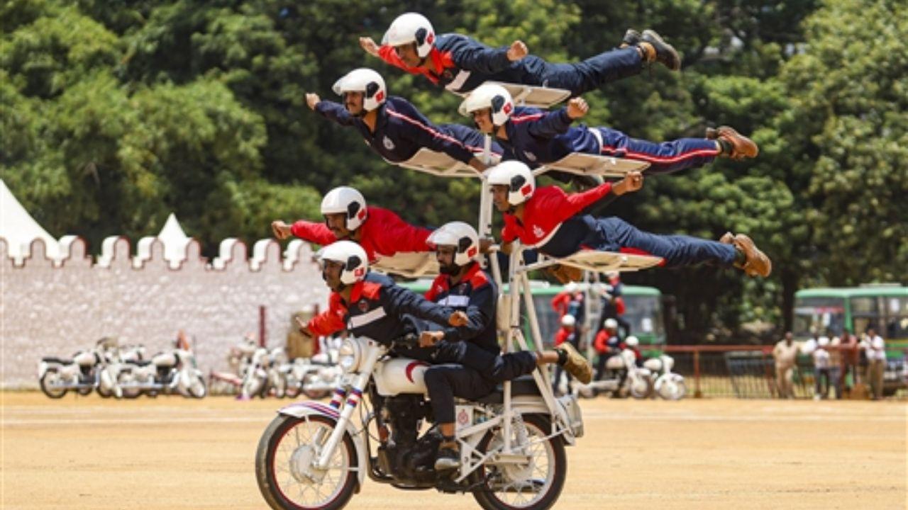 The Border Security Force (BSF) contingent too marched as part of the full dress rehearsal for the 78th Independence Day celebrations in Bengaluru.