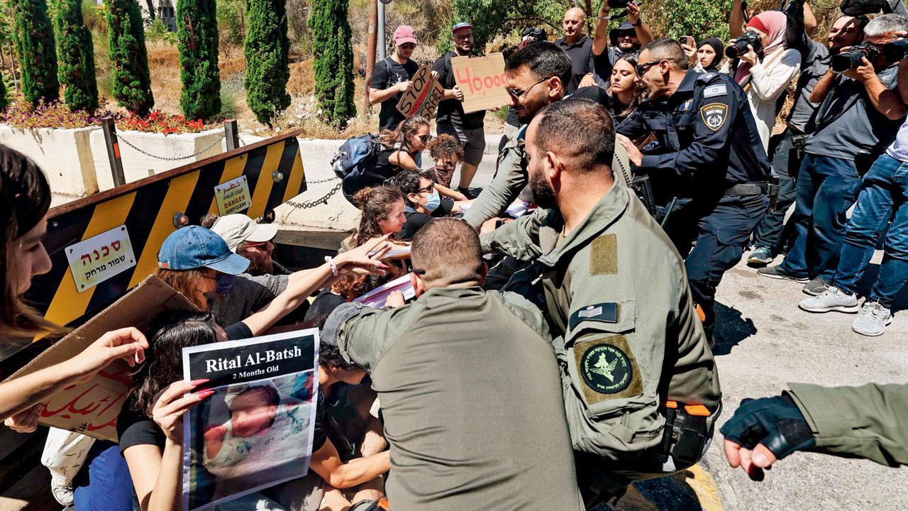 Diplomacy intensifies to halt the Israel-Hamas war