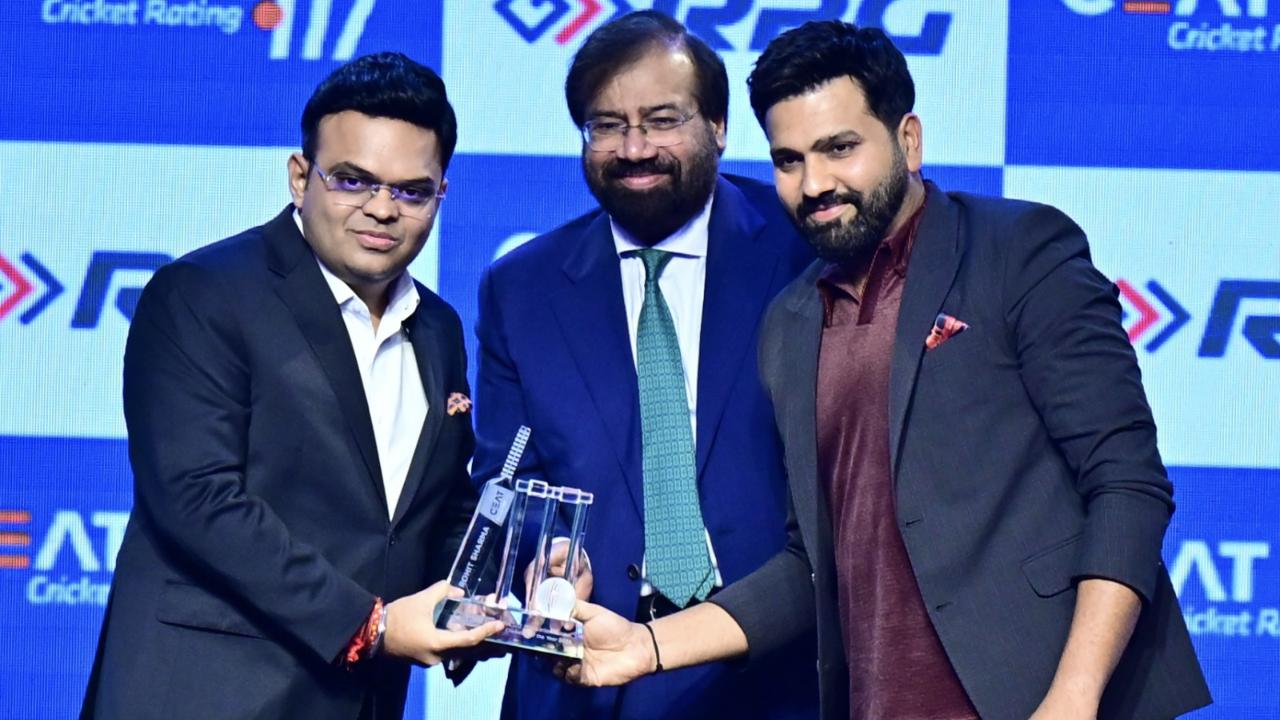 Rohit Sharma gets honoured with CEAT Men’s International cricketer of the year by Jay Shah and Harsh Goenka during the ‘CEAT Cricket Ratings Award 2024