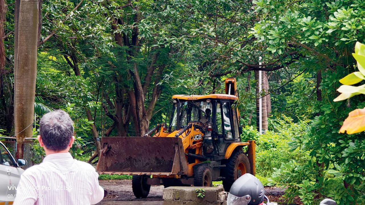 Mumbai: Kurla residents block dairy land clean-up
