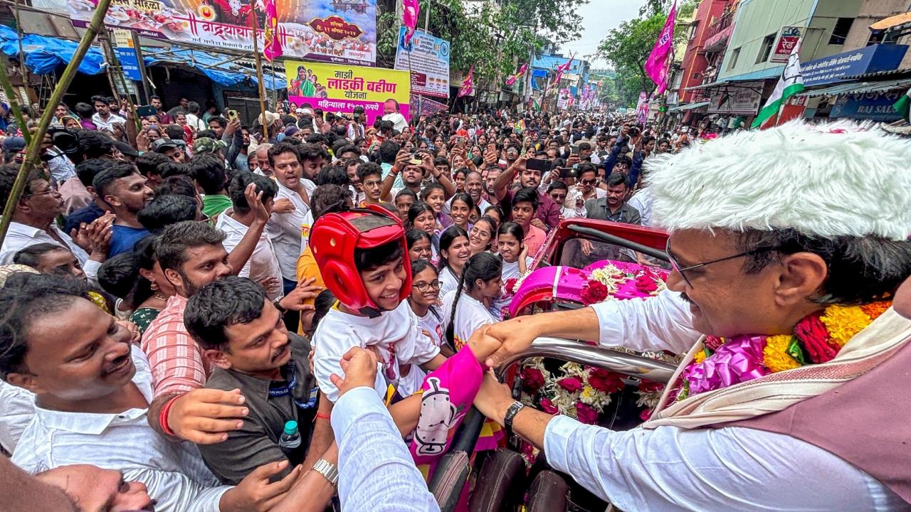 Incidentally, six Congress MLAs had crossvoted during last month's MLC elections in the state. It was rumoured that Zeeshan Siddiqui was among the six