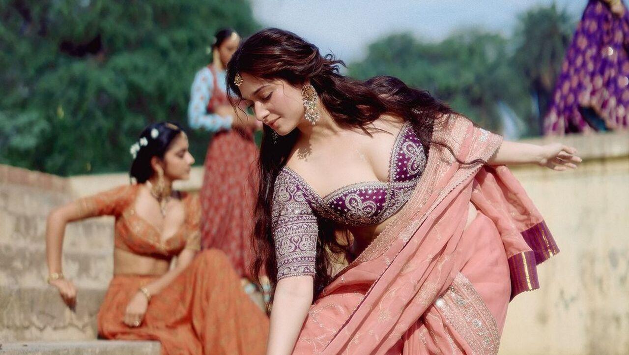 For this look, she wore a baby pink-coloured lehenga with a purple blouse. Leaving her hair open, she ditched heavy jewellery and opted for big earrings with contrasting green details