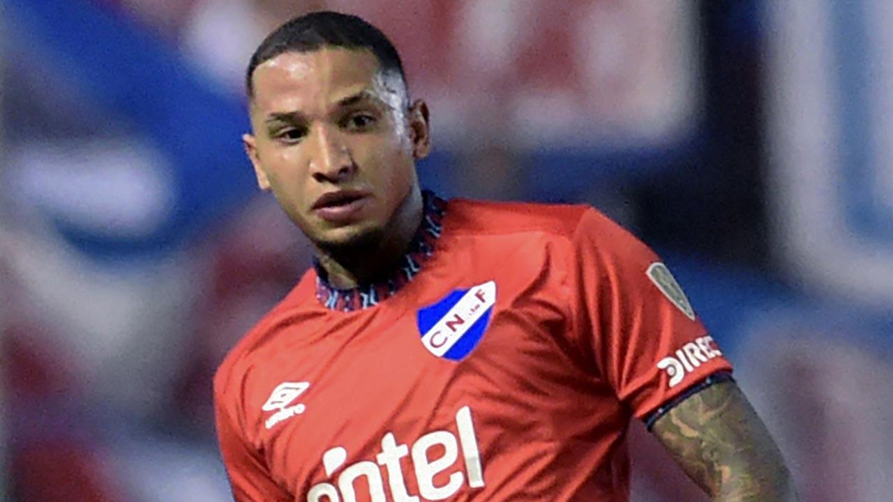 Uruguayan footballer dies after collapsing mid-game