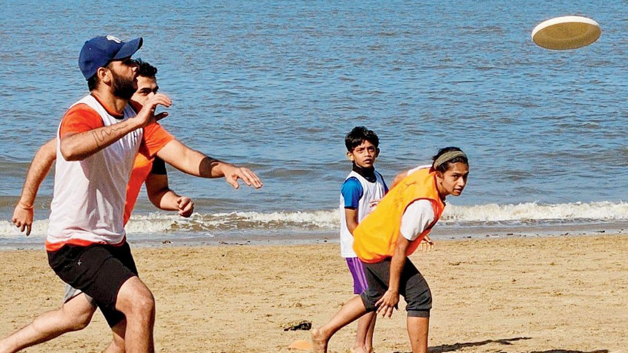 Love frisbee? Explore the sport with Game Nights at Juhu Beach