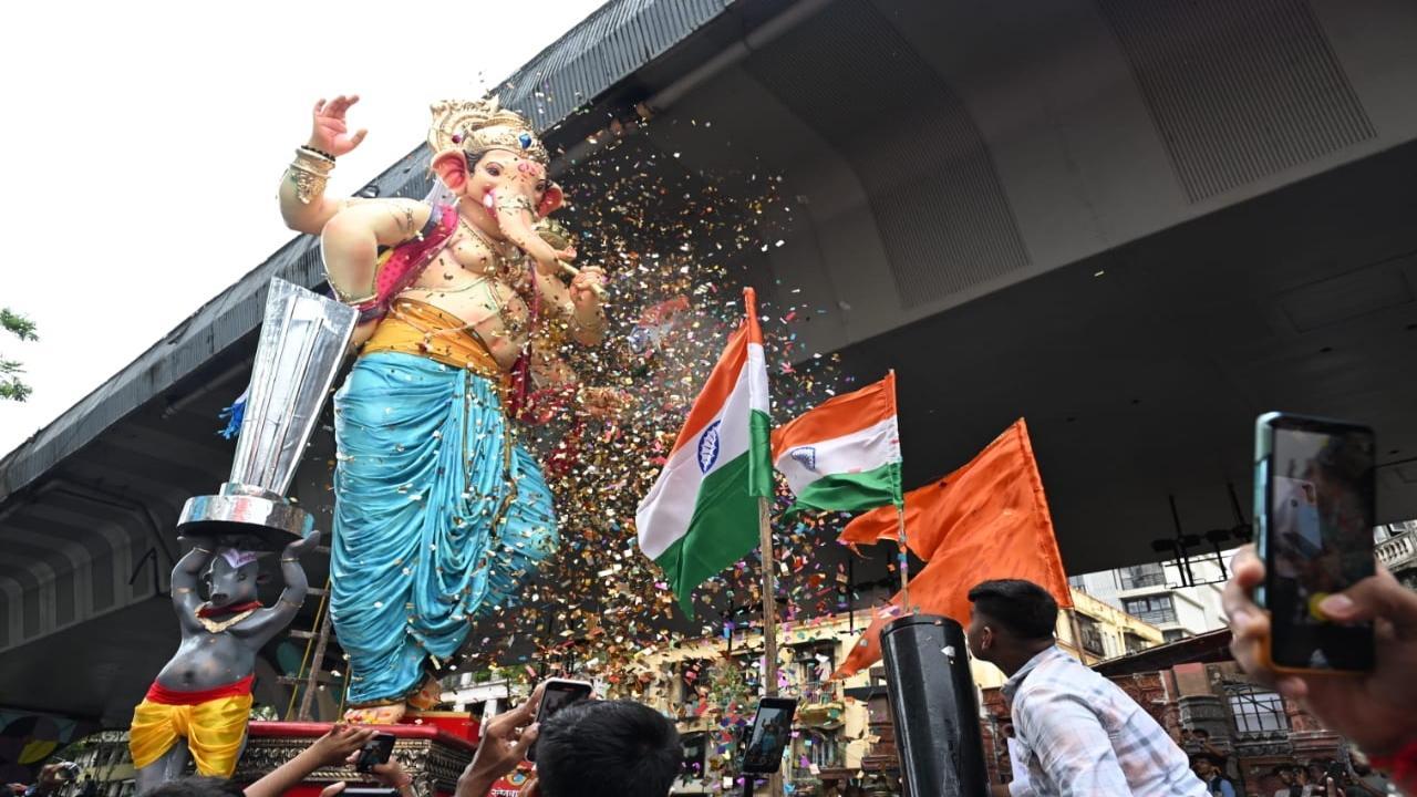 Several big Ganpati idols were taken from the workshops to the pandals amid great fanfare in Mumbai on Saturday. 