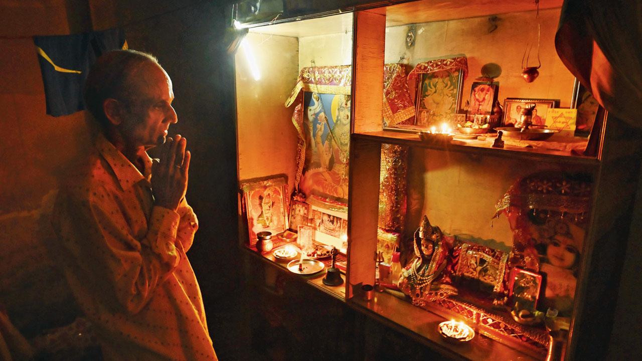 Kumar Vyas, 64, prays in his flat in Shree Vijay Society, Borivli, on August 1. Pic/Anurag Ahire