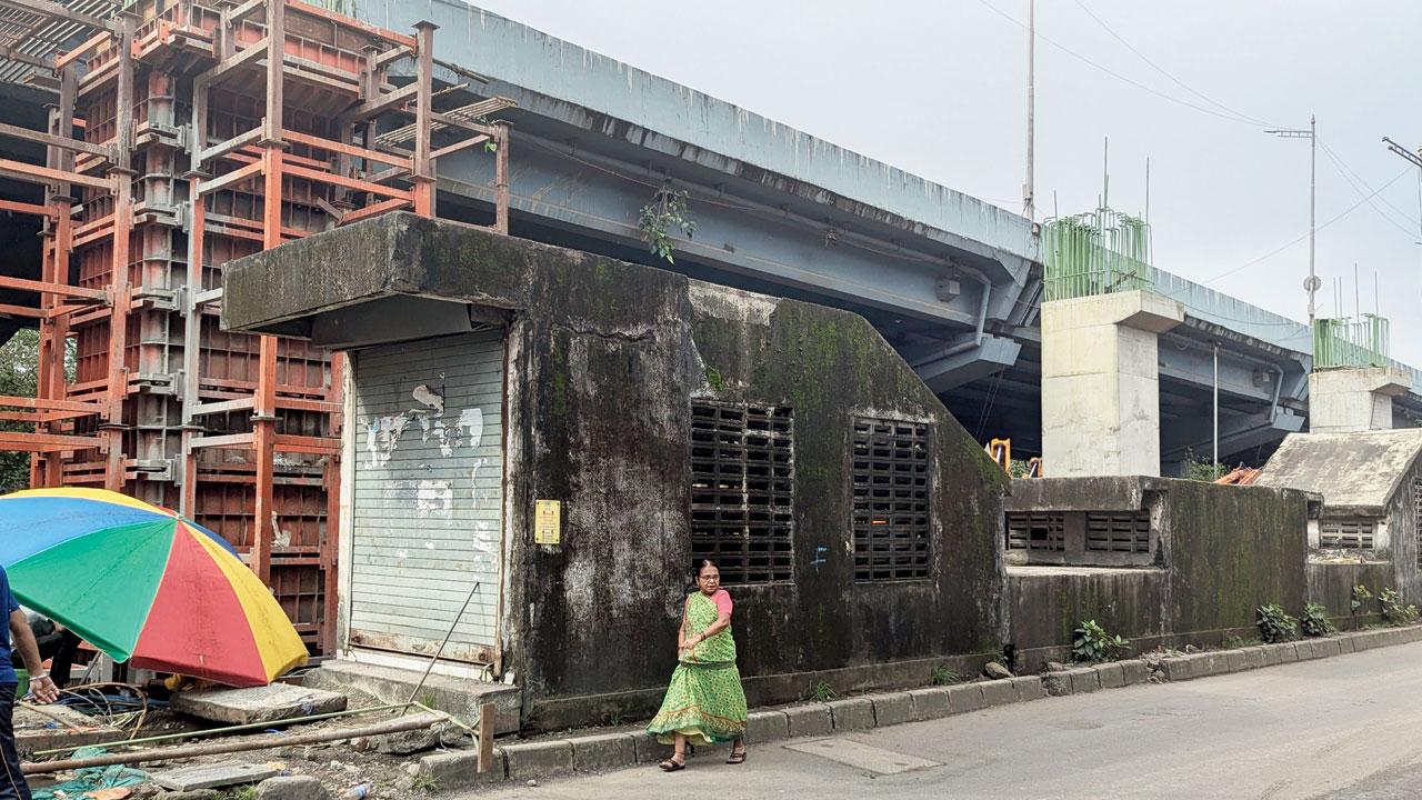 Unused subway at Kurla signal