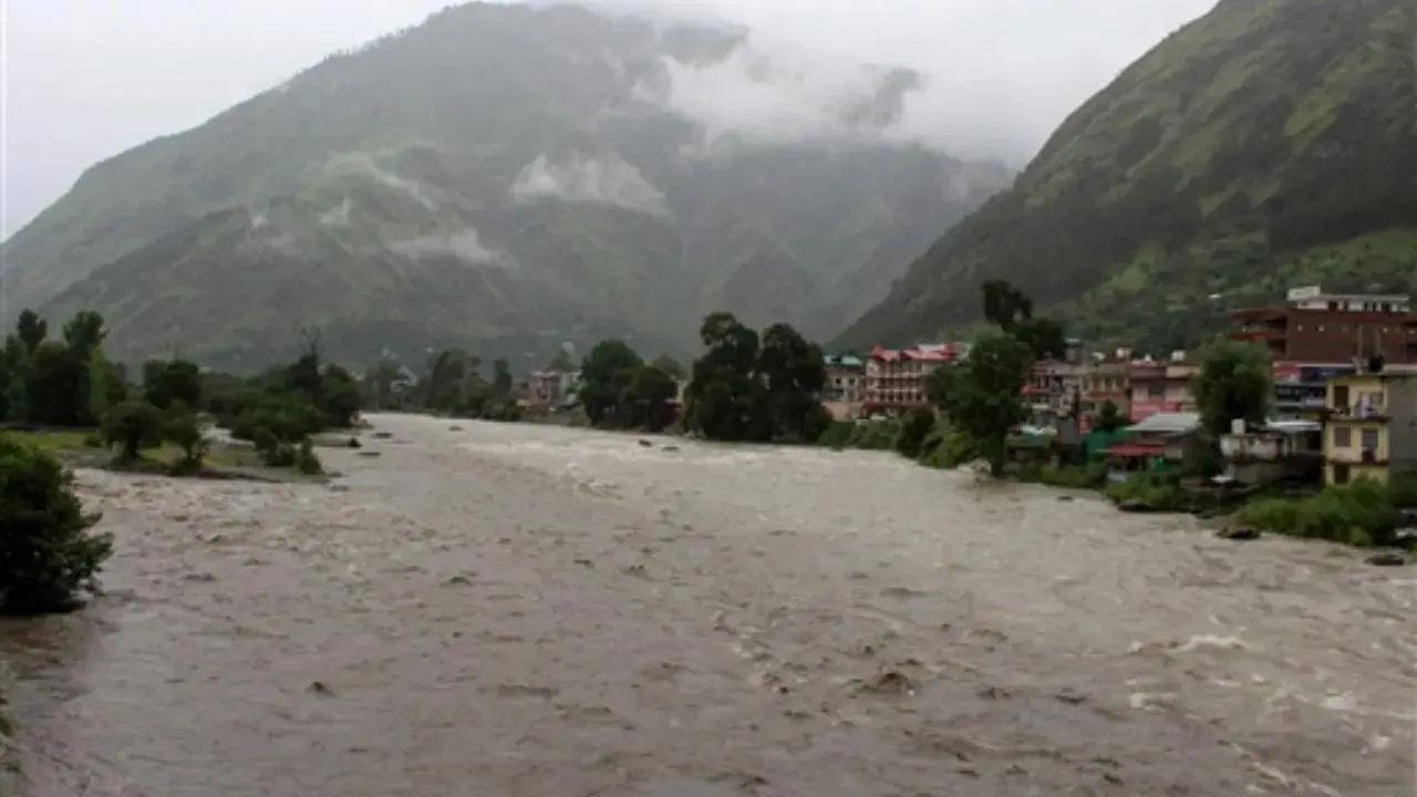 Himachal Pradesh: 338 roads closed as heavy rain continues to lash the state
