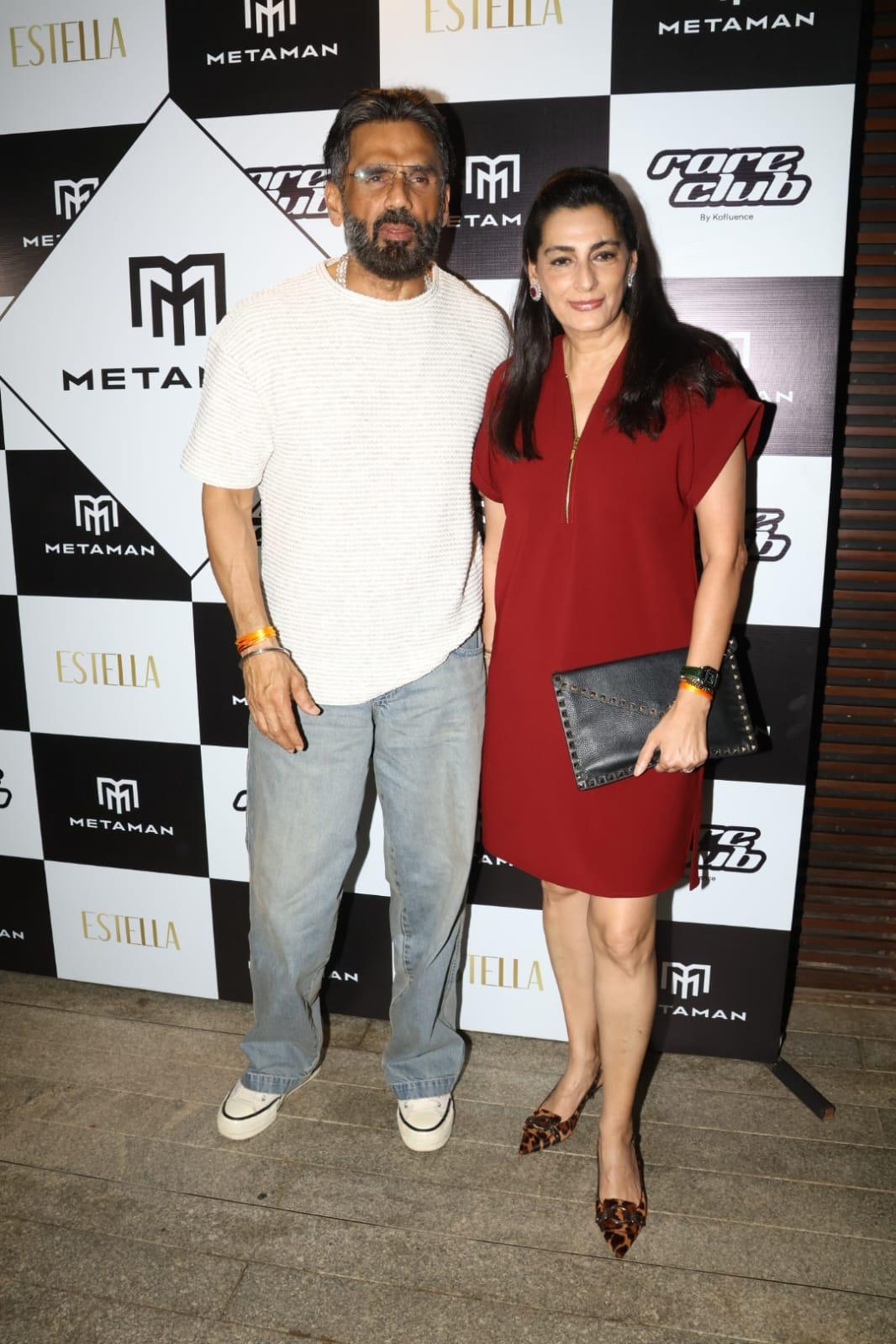 Suniel Shetty looked incredibly handsome as he posed with his wife