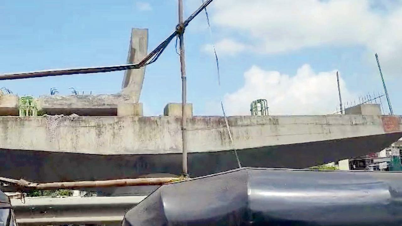 Metro girder as seen from the bridge