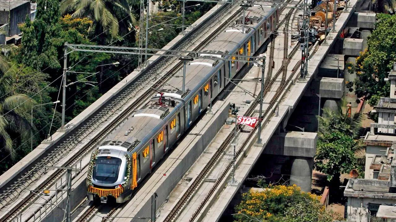 Mumbai: Ghatkopar-Versova metro line achieves 5 lakh ridership in a single day, surpassing pre-Covid count
Mumbai Metro One hit a new record by ferrying over 5 lakh commuters in a single day. On August 13 2024, Mumbai Metro One carried 5,00,385 commuters.  