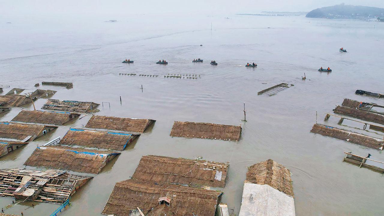 S Korea offers humanitarian aid to flood-hit North Korea