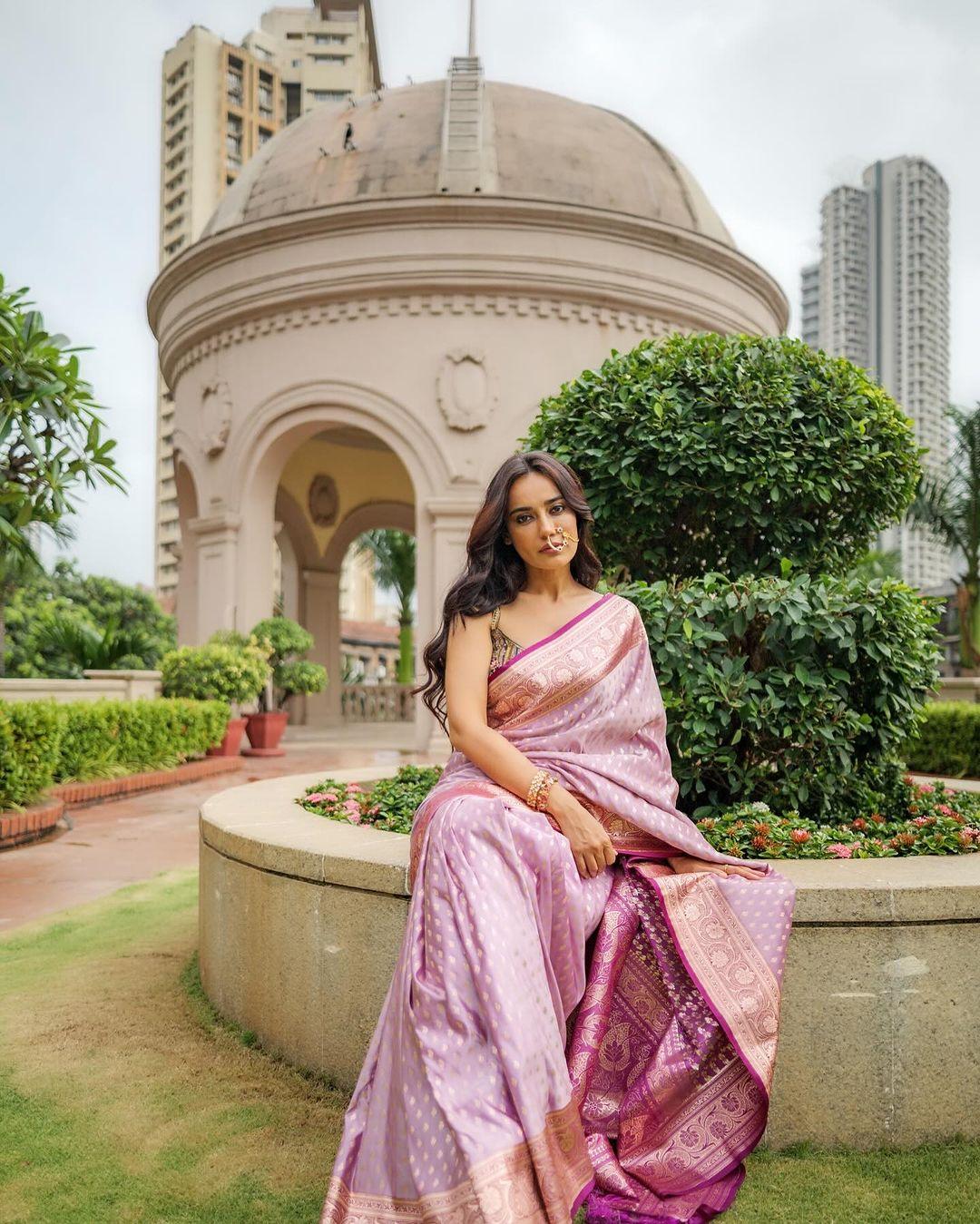 The actress left her hair open and wore an intricate nath. If you prefer a simpler look, you can skip the nath