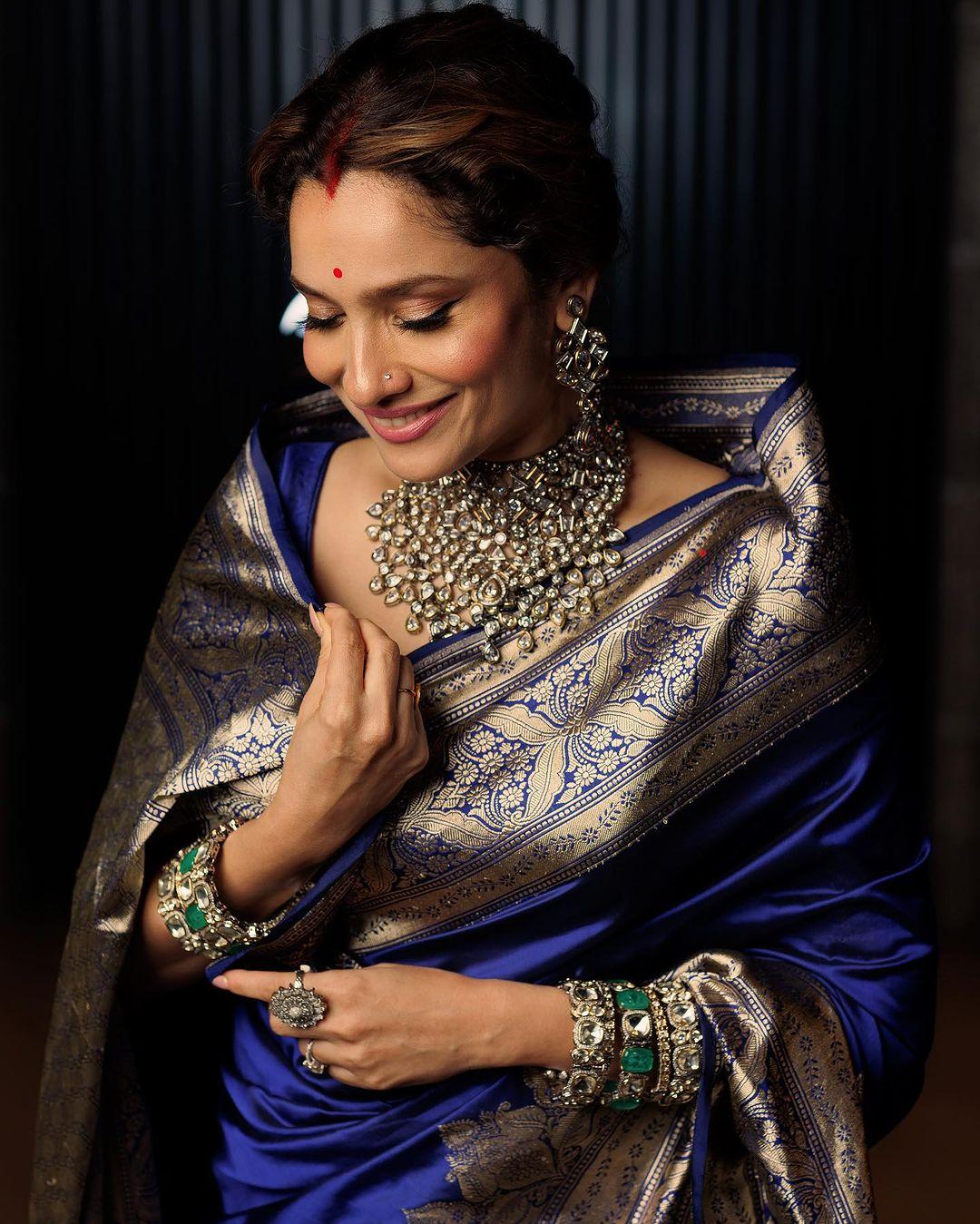It seems like green is Ankita's favourite colour. The actress added a beautiful green-coloured bangle to her jewellery, making it perfect for your first Nag Panchami puja after marriage