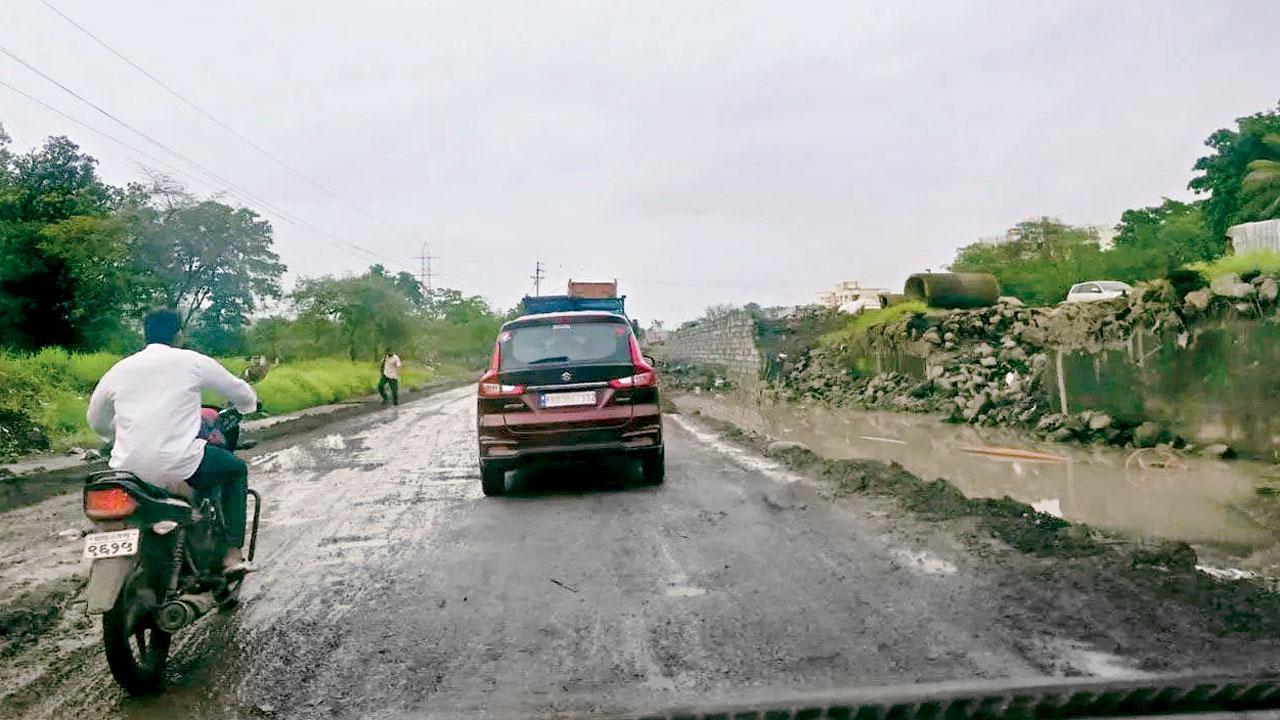 Resolve Mumbai-Nashik highway traffic or face suspension, says DyCM Ajit Pawar