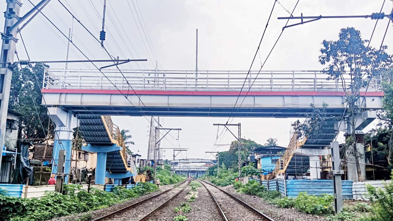 The 23.60-m-long Govandi bridge, which was built in 133 days at a cost of Rs 1.2 crore