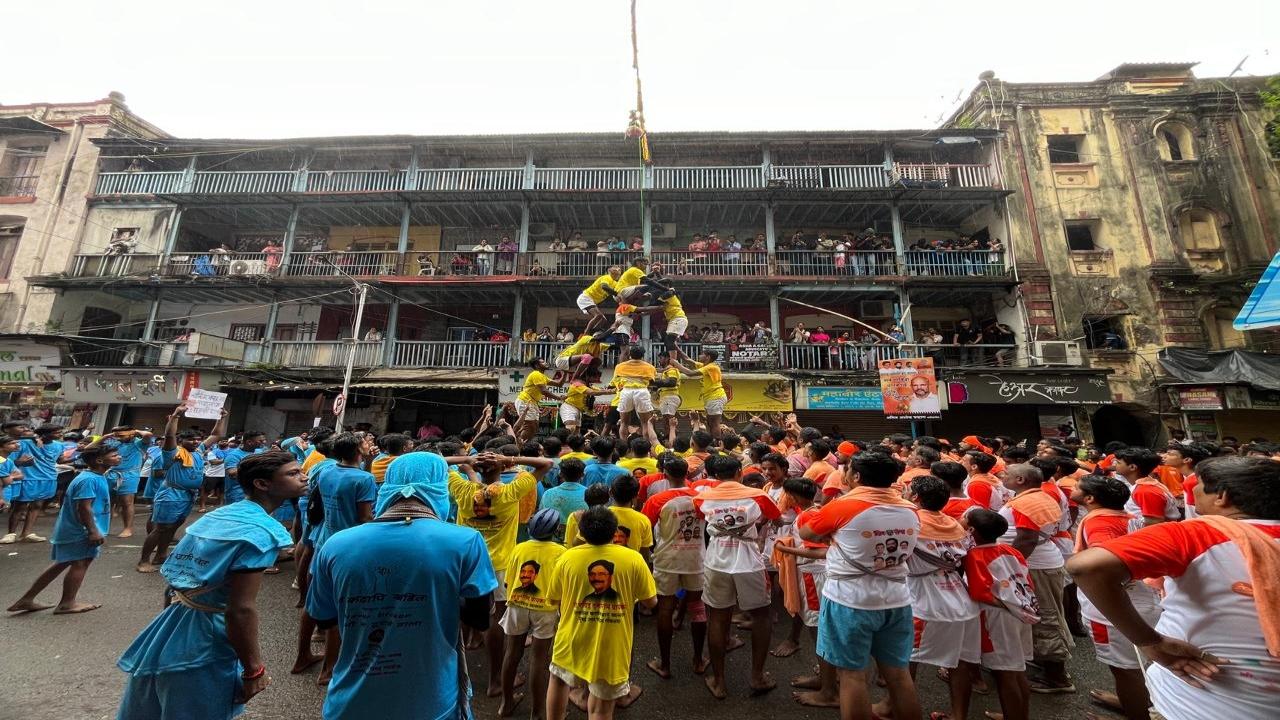 Govindas find success in breaking the Handi at Dadar