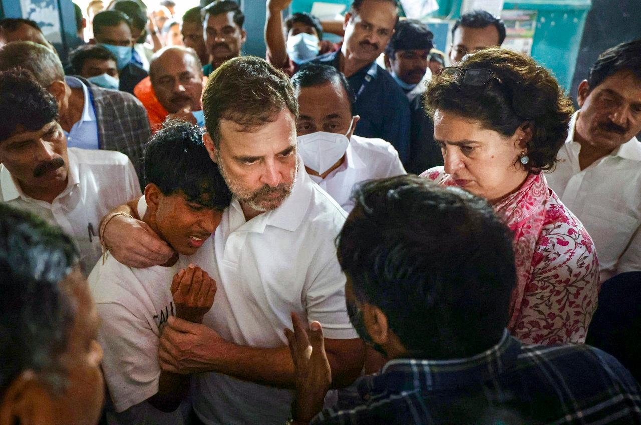Thereafter, they headed to Dr Moopen's Medical College and the Community Health Centre in Meppadi where the bodies of the victims were kept in refrigerator coffins