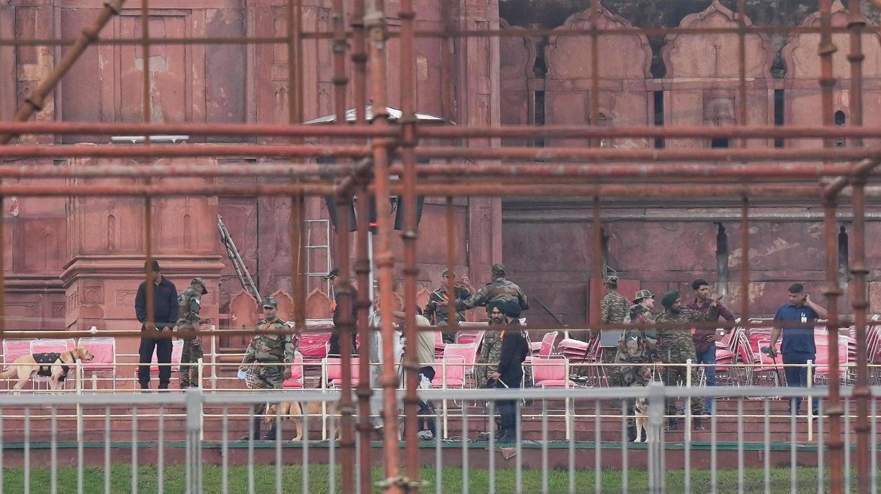 While the north district will get 346 Closed Circuit Television (CCTV) cameras, the central district will be allotted 354 cameras, officials said