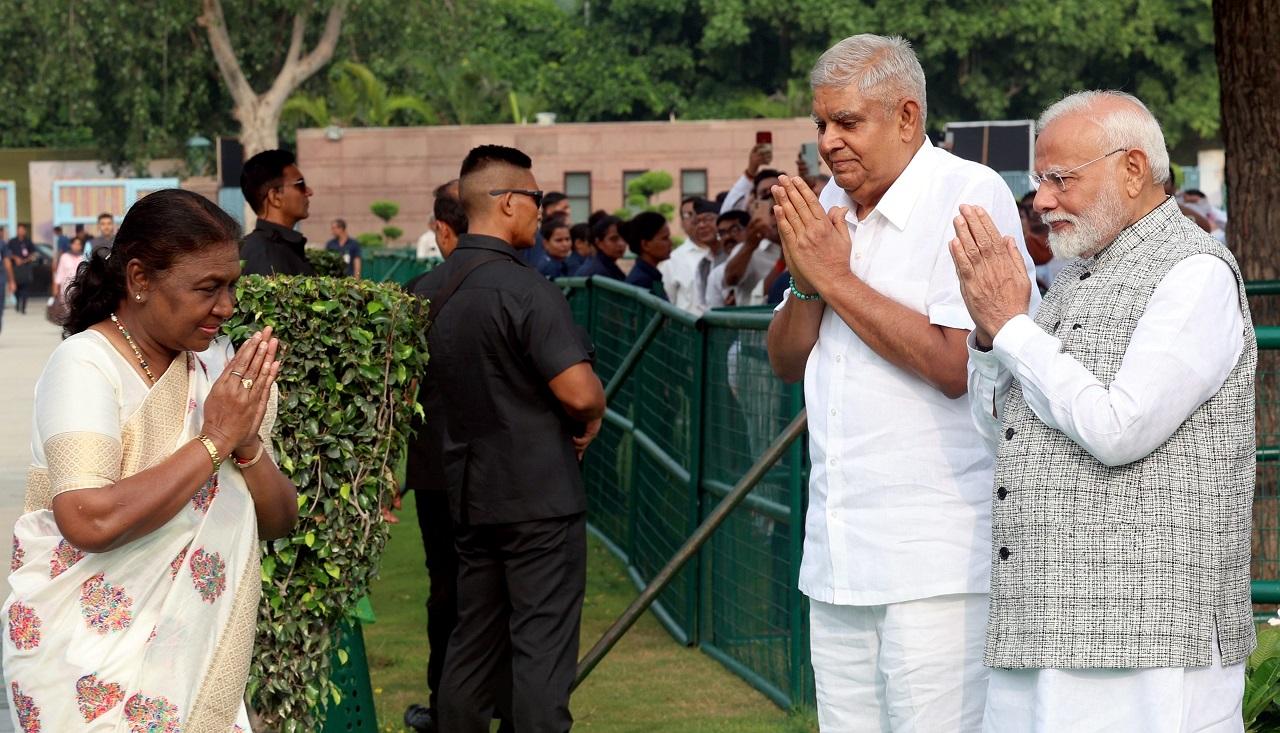 Vajpayee served as the Prime Minister of India from May 16, 1996, to June 1, 1996, and again from 19 March 1998 to 22 May 2004