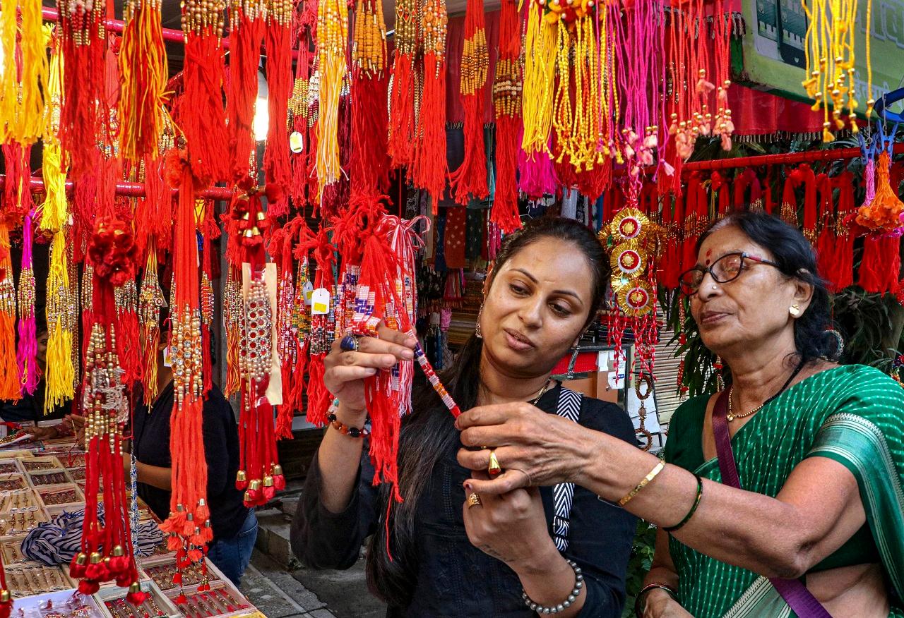 Devotees could be seen coming from distant places and participating in the rituals and fairs on Monday, adding to the spiritual atmosphere of the temple