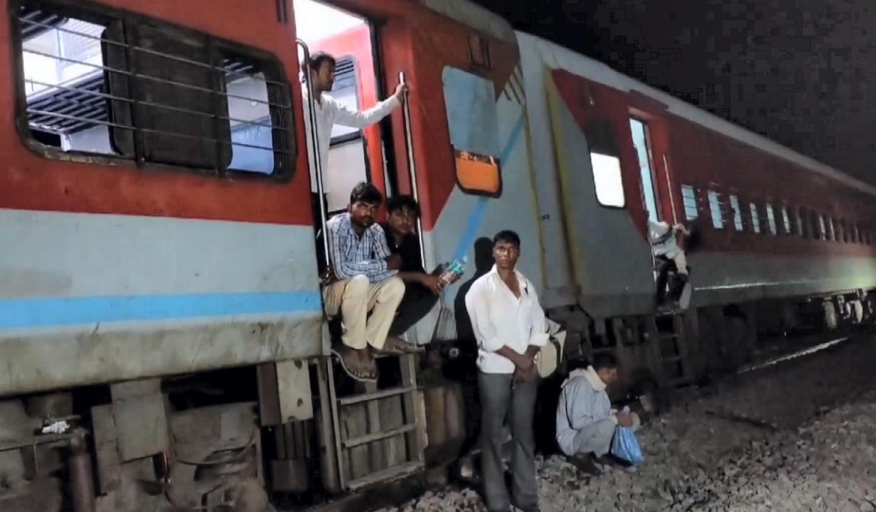 20 coaches of Sabarmati Express derail near Kanpur, no injuries reported