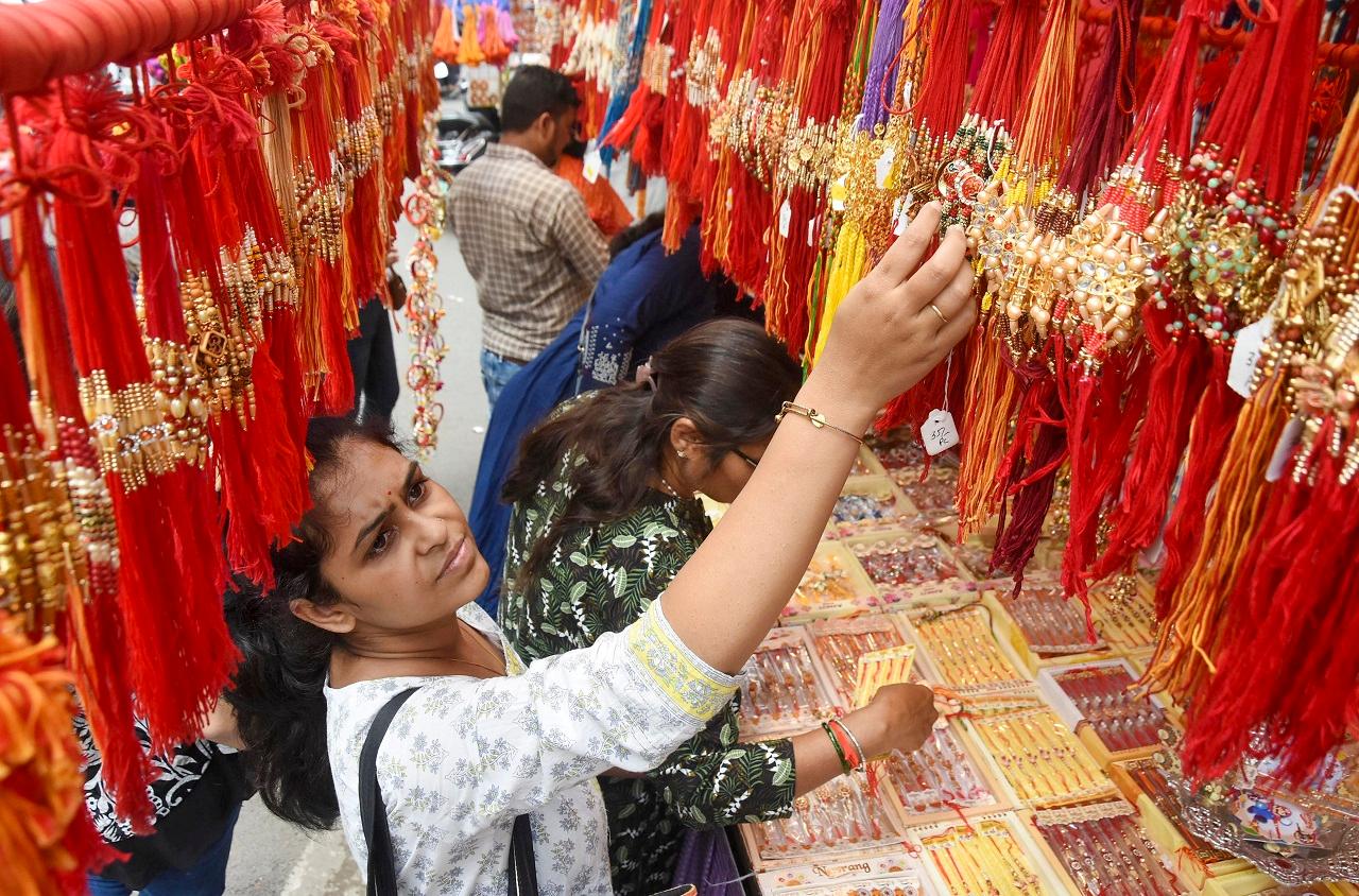In Gujarat, long queues of worshippers were seen at the historic Somnath Temple in Bilimora. This temple, over 1,600 years old, is famous for housing a 'Swayambhu' (self-manifested) Shivling, making it an important religious site, particularly during Shravan