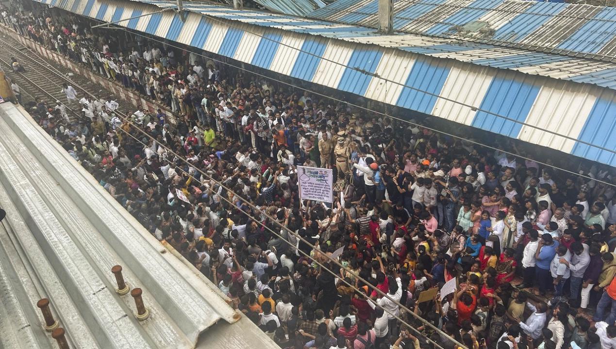 Badlapur sexual assault: 300 booked, over 40 arrested after massive protest