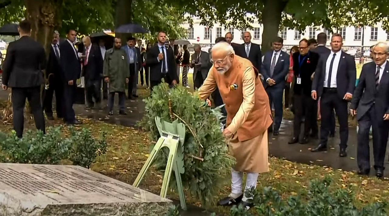 In 1942, the Maharaja had provided refuge to about 1,000 Polish children from war-torn, occupied Poland and Soviet camps following the occupation of Poland by Nazi Germany and Soviet Russia