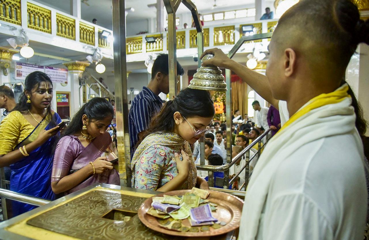 Devotees gathered in huge numbers for the Darshan of Lord Krishna at Ahmedabad's ISKCON Temple on the occasion of Krishna Janmashtami