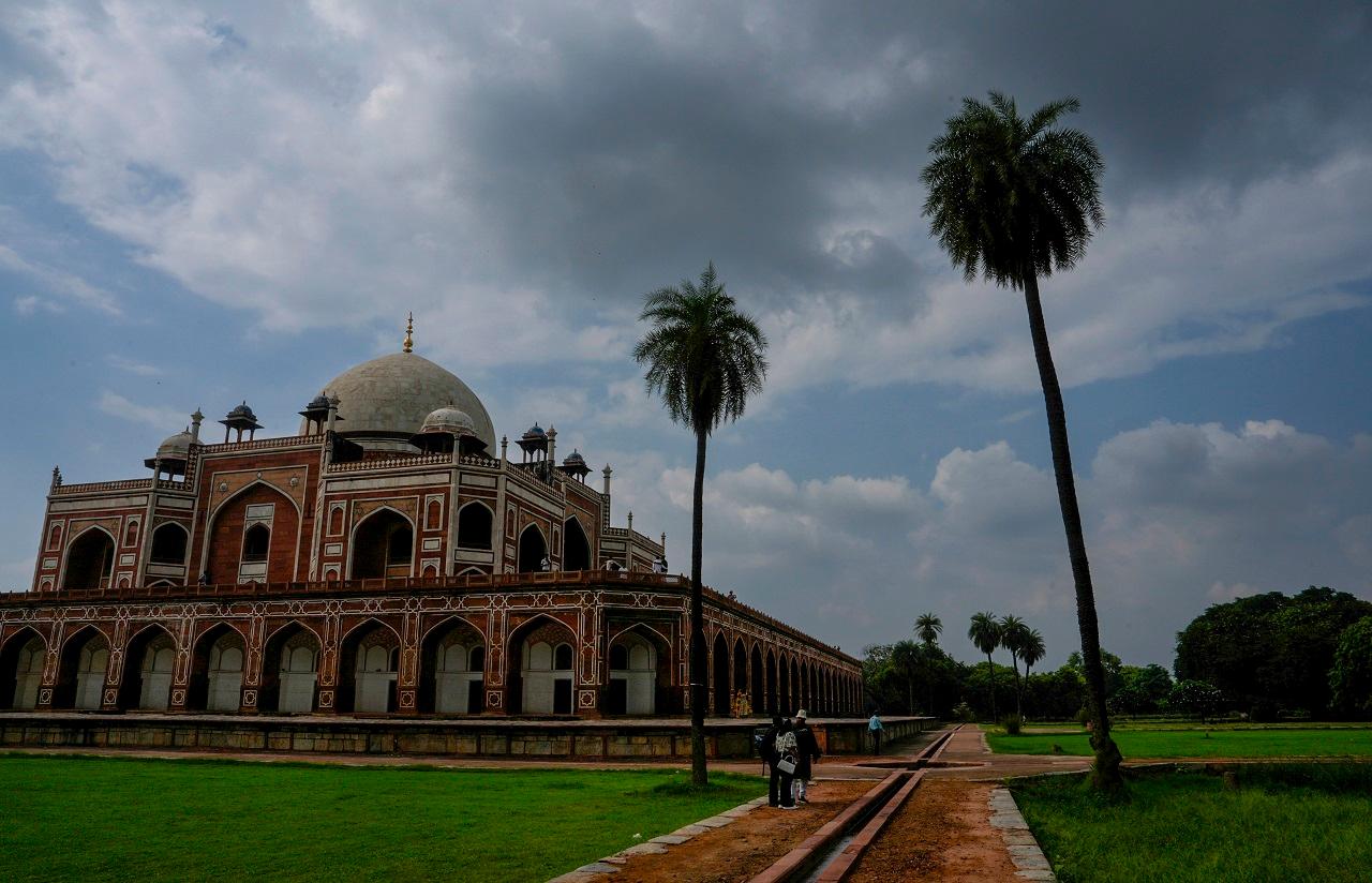 The IMD has forecast cloudy sky with moderate rain or thundershowers during the day. The maximum temperature is likely to settle around 32 degrees Celsius