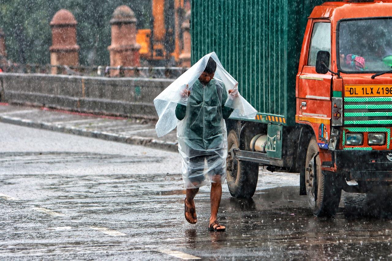 According to IMD parameters, 2.5-15.5 mm of rain is considered light rainfall, 15.6 mm-64.4 mm moderate, 64.5-115.5 mm heavy, 115.6-204.4 mm very heavy and over 204.5 mm extremely heavy rainfall