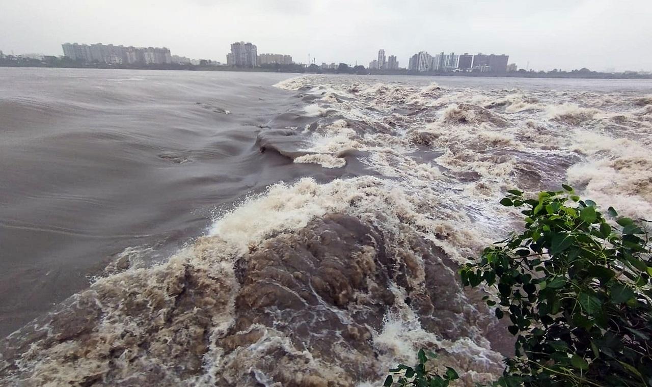 The IMD also forecast moderate rainfall in isolated areas of the districts of Surendranagar, Rajkot, Junagadh, Gir Somnath, and Amreli