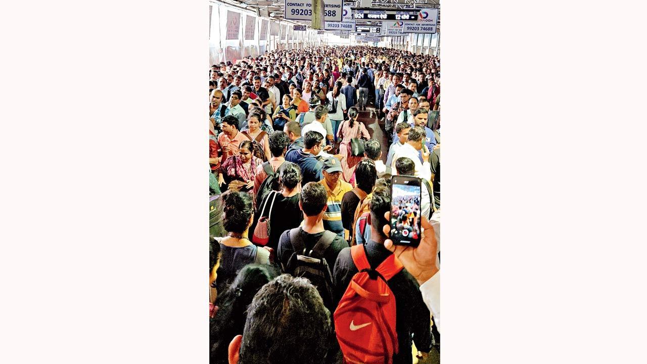 Mumbai: Rail commuters plan ‘white wear’ protest on August 22