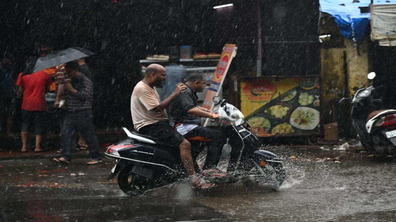 As it was a weekend, many were at home and did not have to wade through the rain water. But for others, the rains also brought travel woes along with it