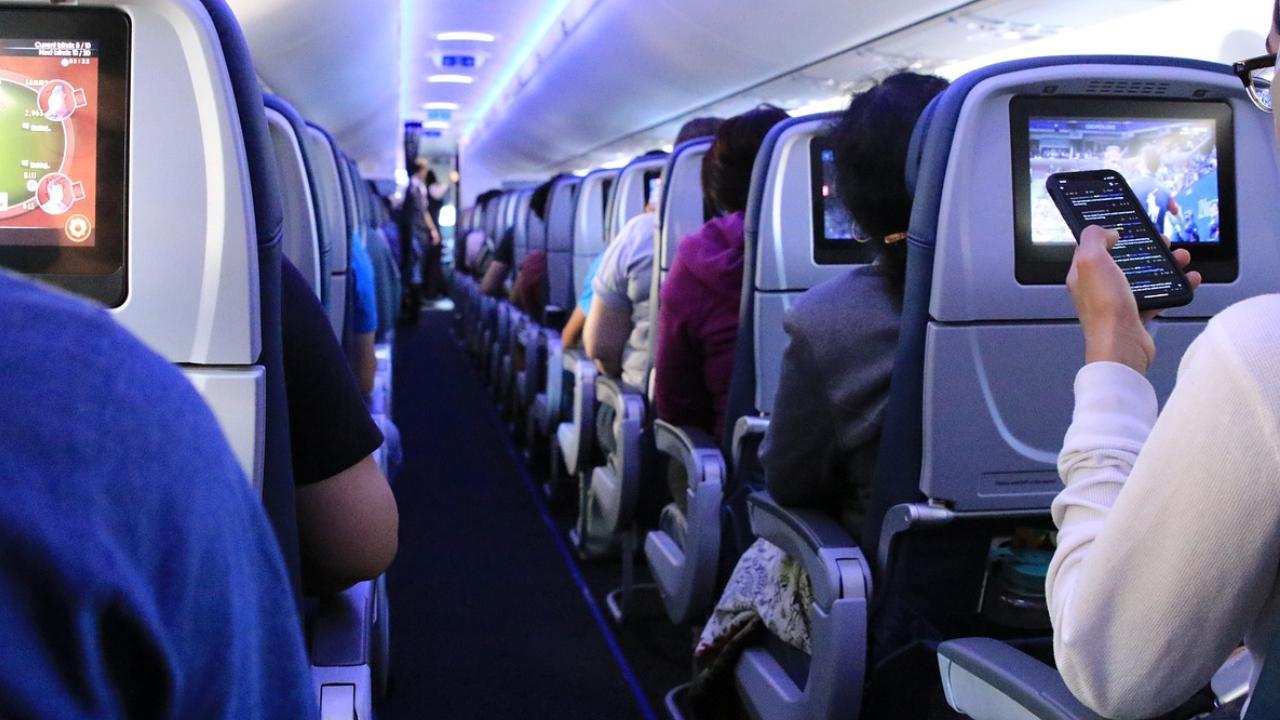 Rawdogging is a trend that has been going viral on various social media platforms. It includes the persistent dedication to not eat or drink anything while travelling throughout the flight. Photos Courtesy: Istock