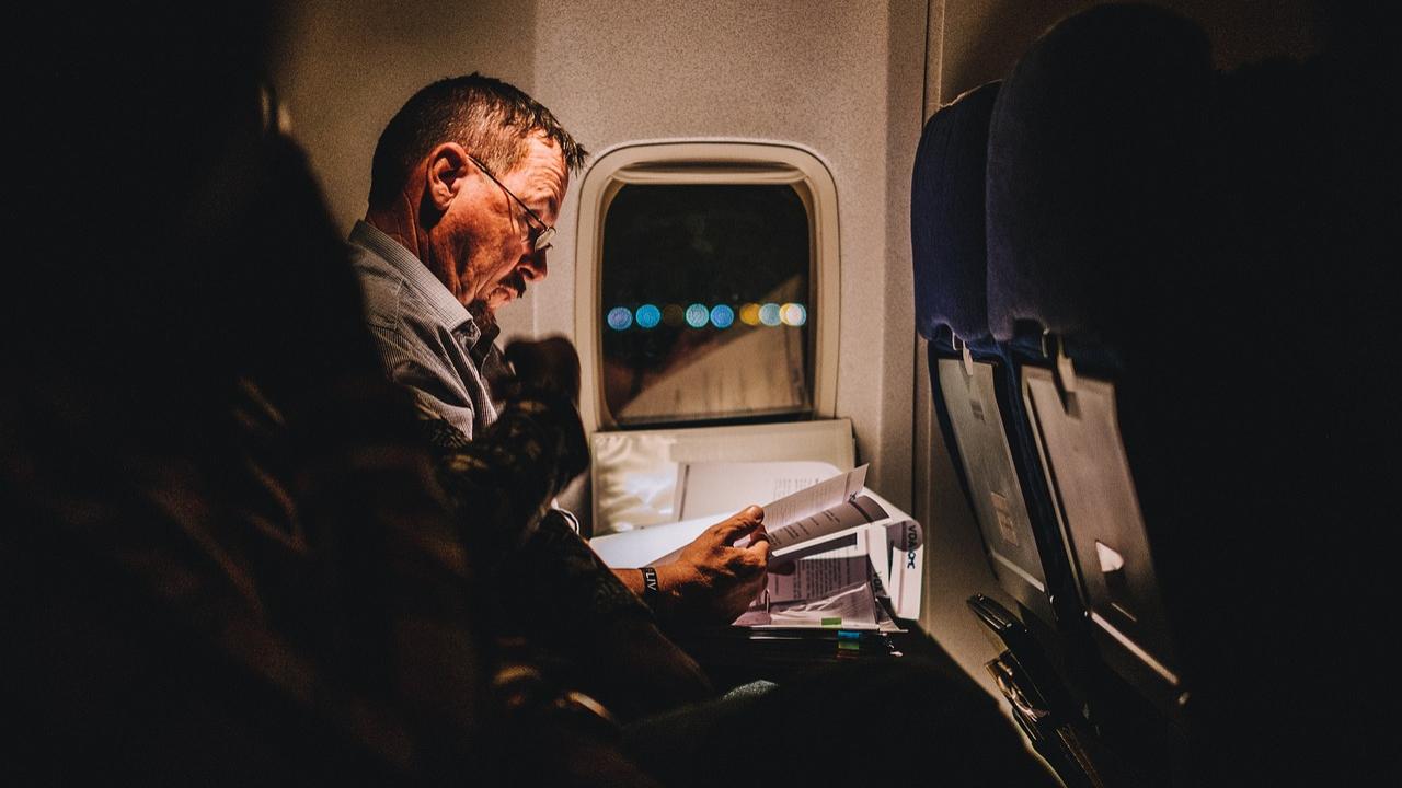 Why to avoid the trendDate says travelling on an empty stomach has its own set of challenges for your overall health. It causes no harm if your flight is of short duration but if it’s of longer duration like 8 to 9 hours then staying hungry can cause distress. One should avoid this trend, drink adequate water to stay hydrated, and eat food to dodge fatigue and motion sickness during the flight. It is essential to eat light meals on the flight instead of completely avoiding eating.