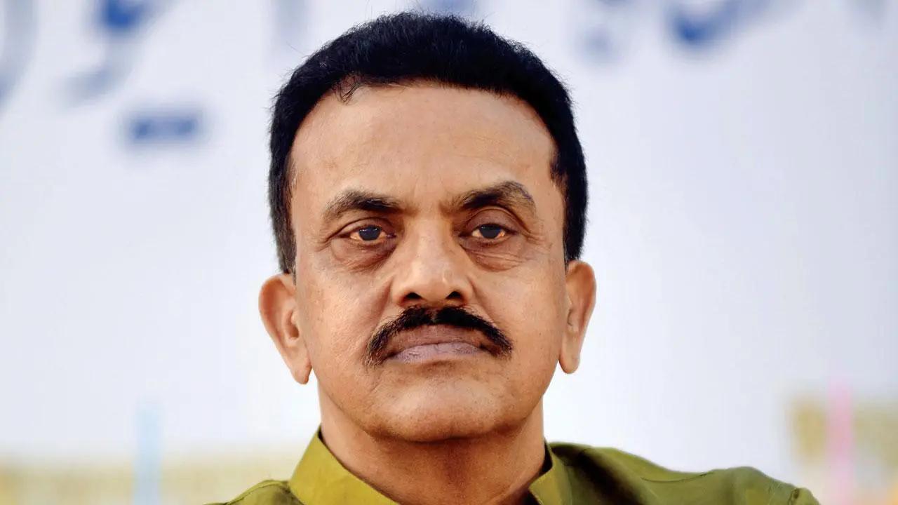 Sena leader Sanjay Nirupam accuses Uddhav Thackeray of secretly meeting Gupta family