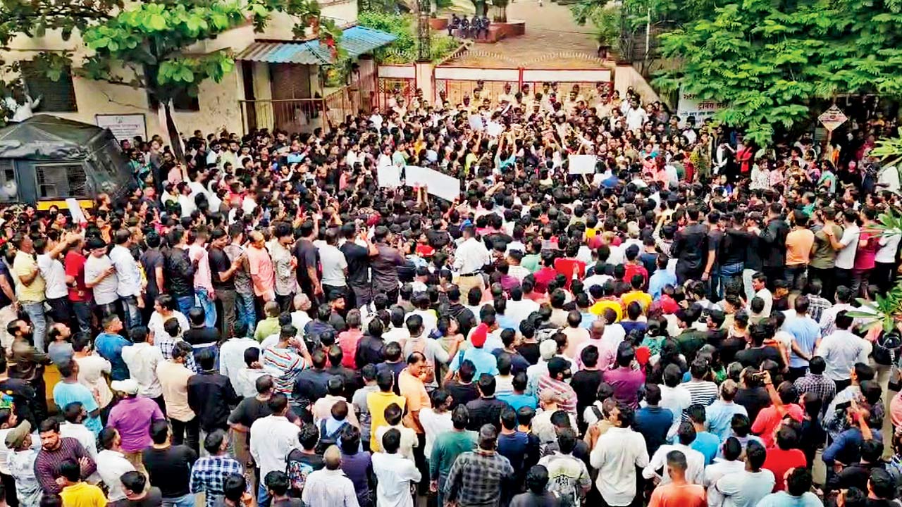 Protesters outside the school demanding justice for two minor girls. Pic/Navneet Barhate