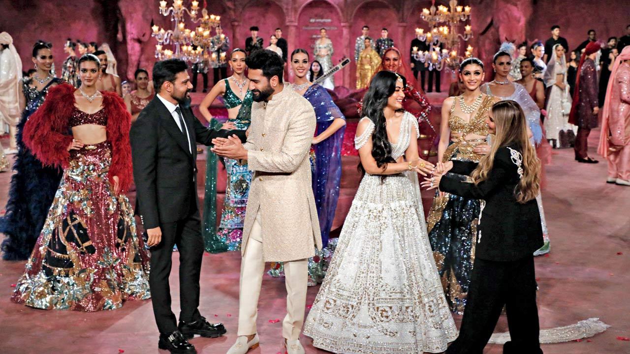 Actors Vicky Kaushal and Rashmika Mandanna greet couturiers Falguni and Shane Peacock after their finale show