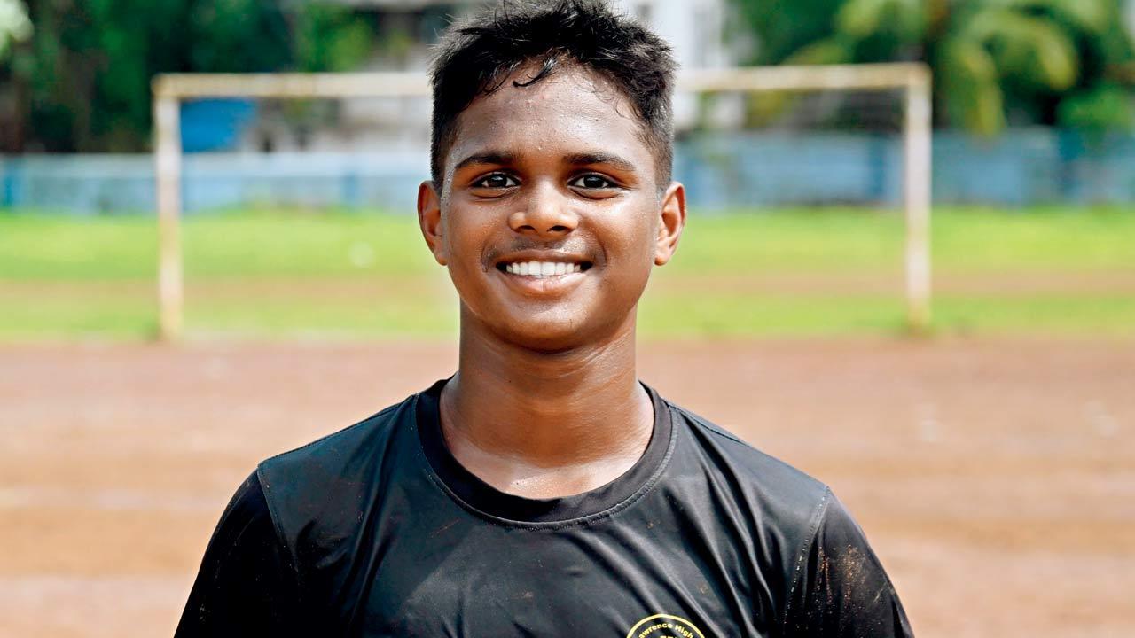 St Lawrence rout Bombay Scottish 5-0 to enter semis