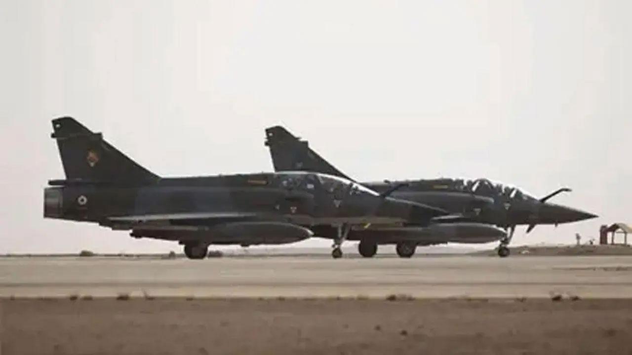 Taiwan detects 12 Chinese aircraft, 8 vessels around its territory