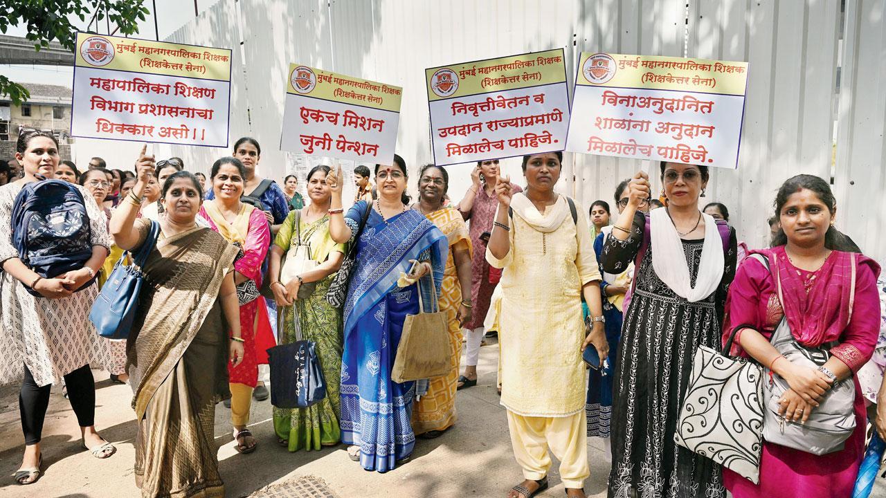 Mumbai: BMC school teachers protest; watch video