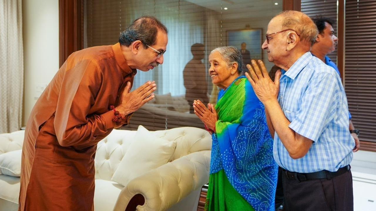 Uddhav Thackeray was accompanied by his son and party MLA Aaditya Thackeray and party leader Sanjay Raut during the visit. AAP MPs Sanjay Singh and Raghav Chadha were also present