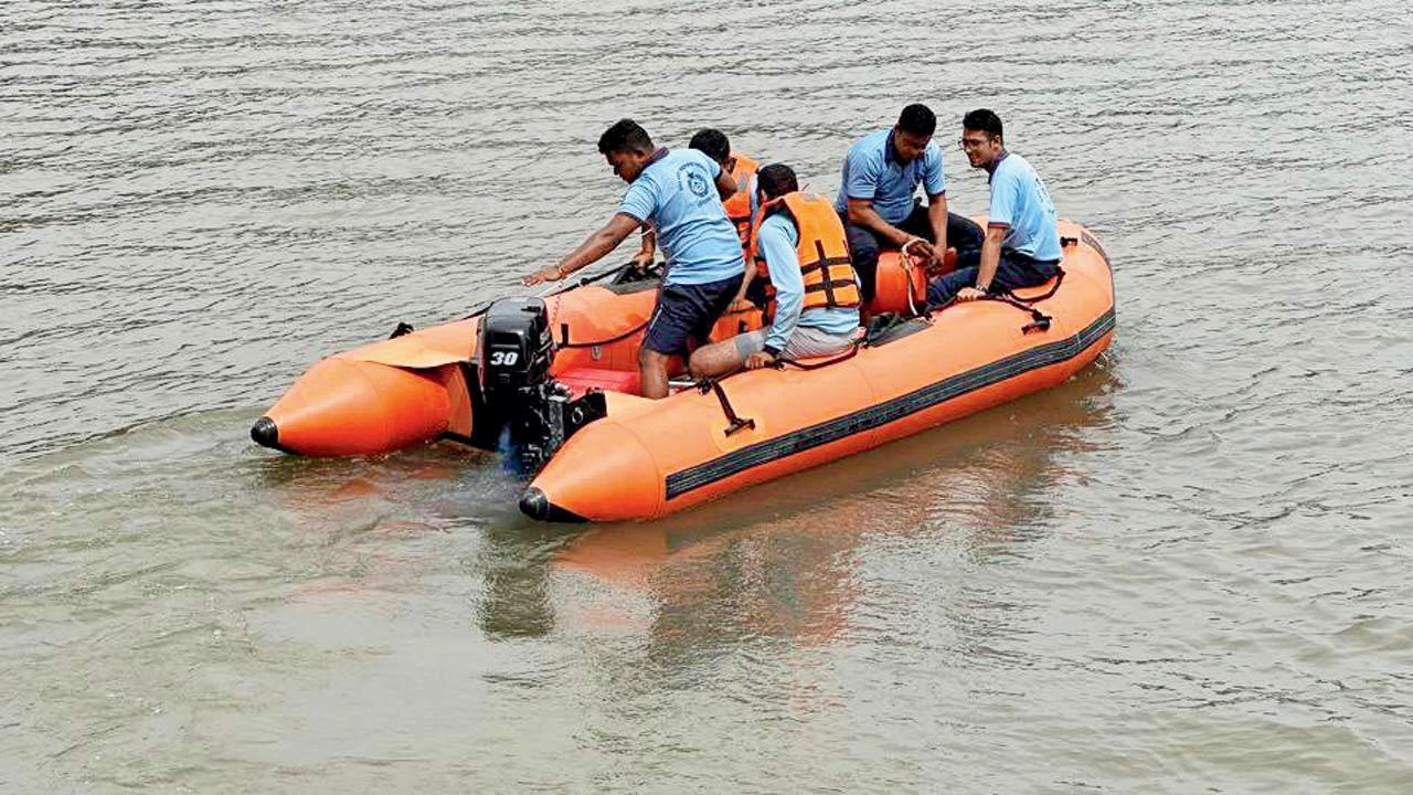 Mumbai: Woman swept away after jumping into Versova bay