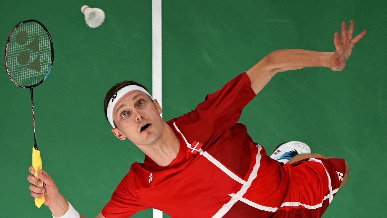 Axelsen retains badminton title