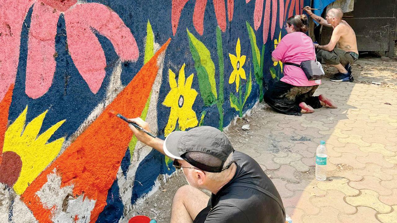 Experience the collaborative spirit of art with this painting session in Khar