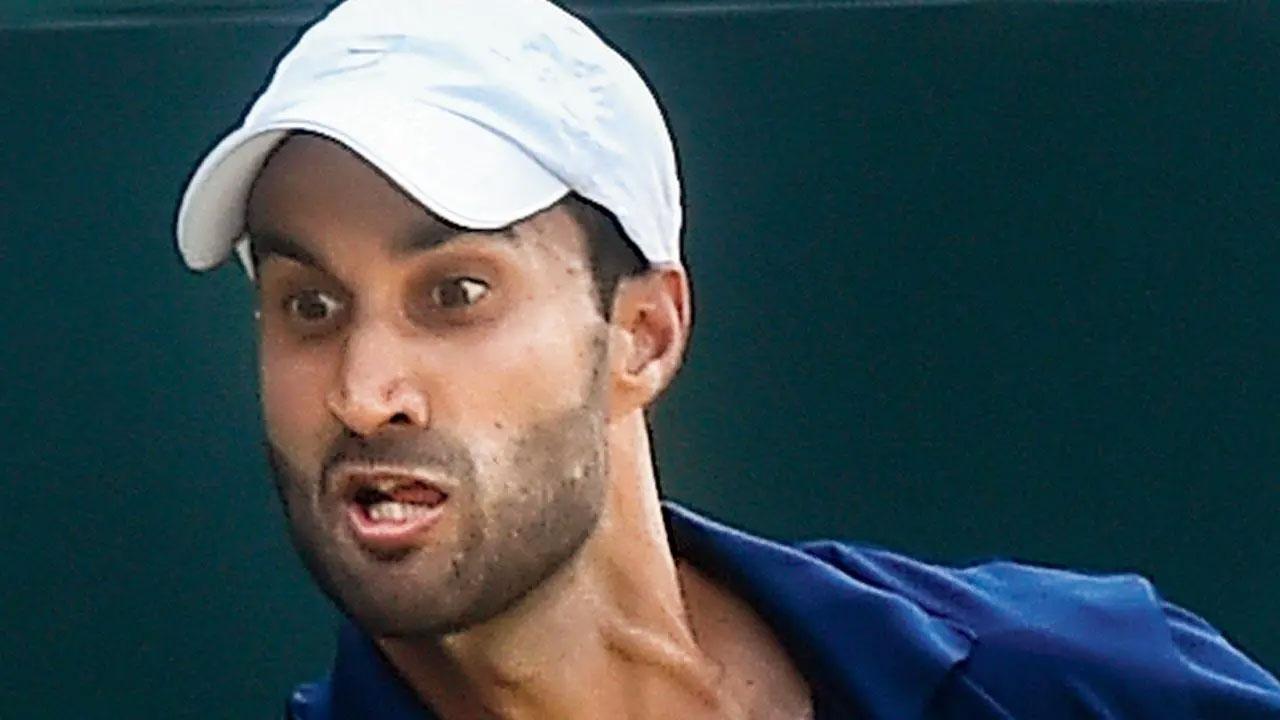 Balaji and Bhambri in Rd 2 with respective partners