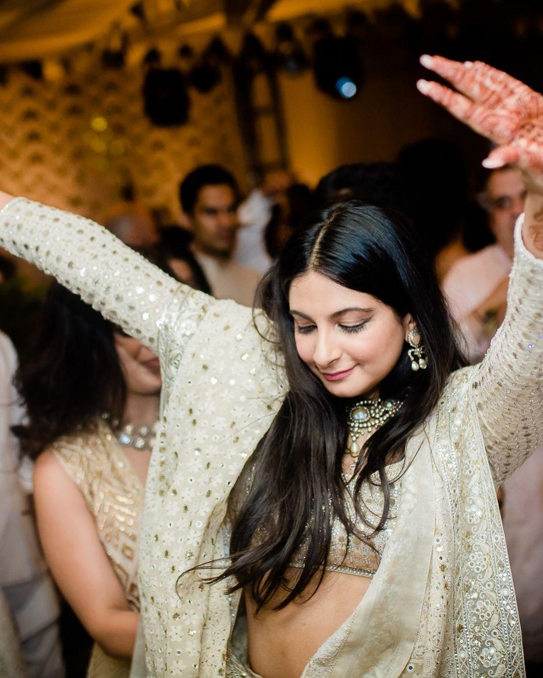 She looked stunning in an ivory Chikan lehenga, beautifully embellished with silver and gold accents.