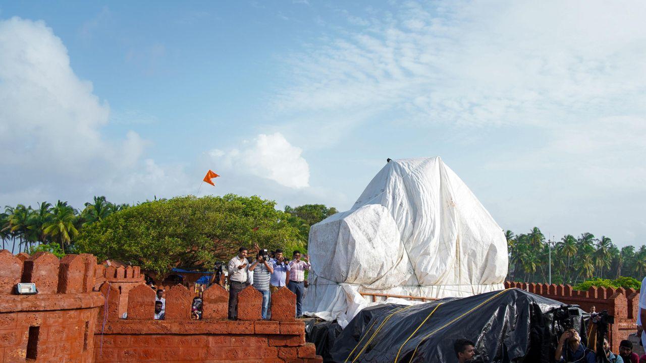 The Sindhudurg Police have arrested the structural consultant, Chetan Patil, and a contractor in connection with the statue's collapse. Patil was apprehended by the Kolhapur Police and will be brought to Sindhudurg.